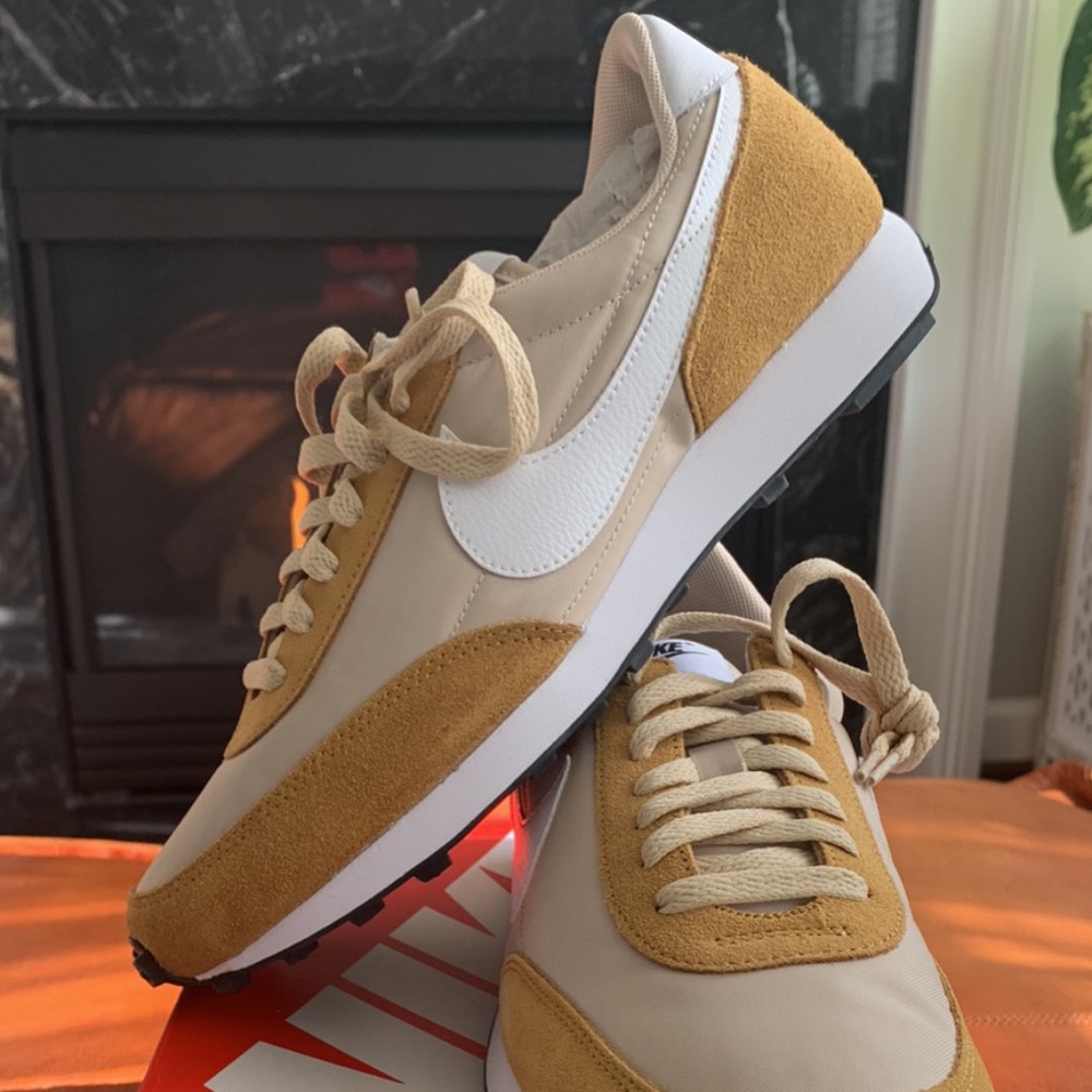Women’s Nike day break